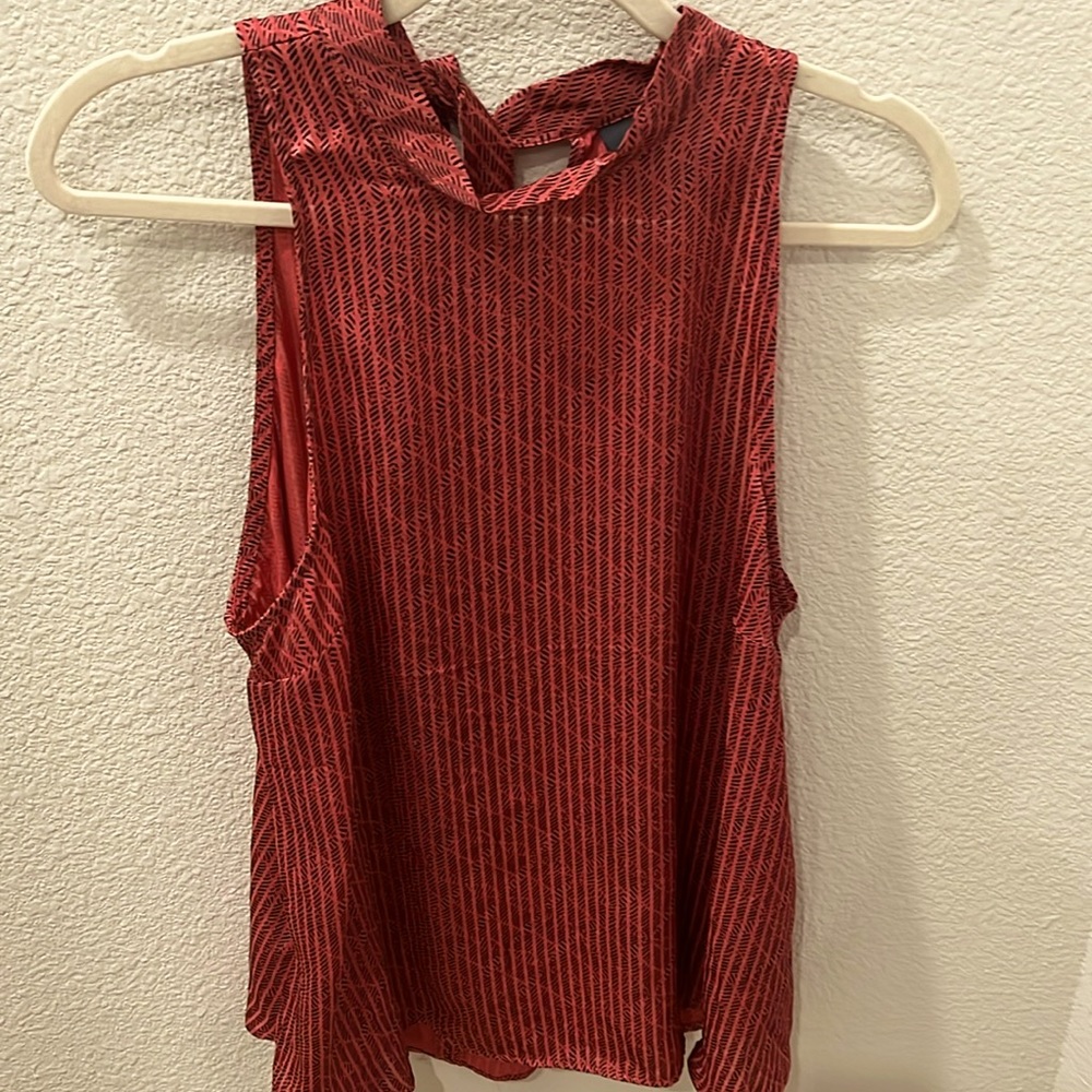 Maeve LARGE Sleeveless Red Print Pullover Top with Tie Back @Neckline